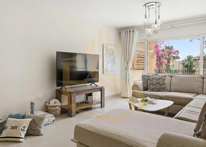 Elite Spaces -veranda Royal Retreat